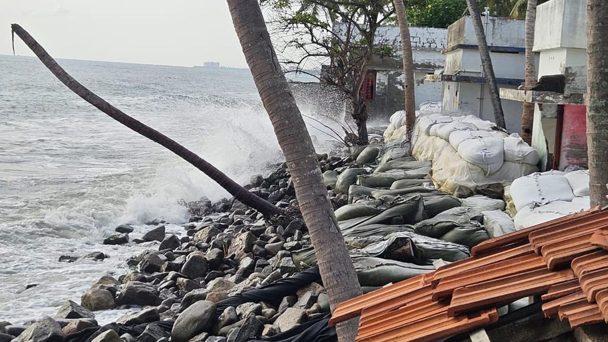 Chellanam residents to protest by swimming into sea