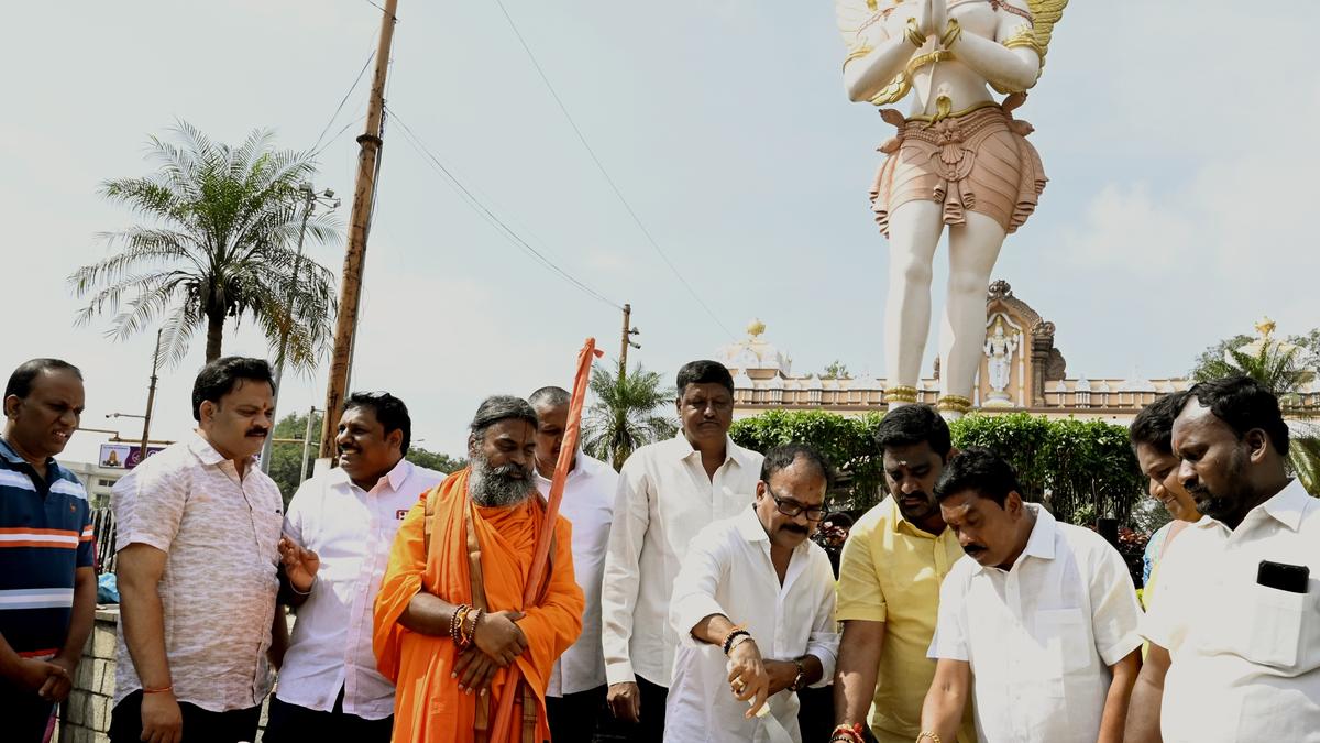 Cake weighing 42 kg cut at Alipiri to celebrate Lokesh’s birthday
