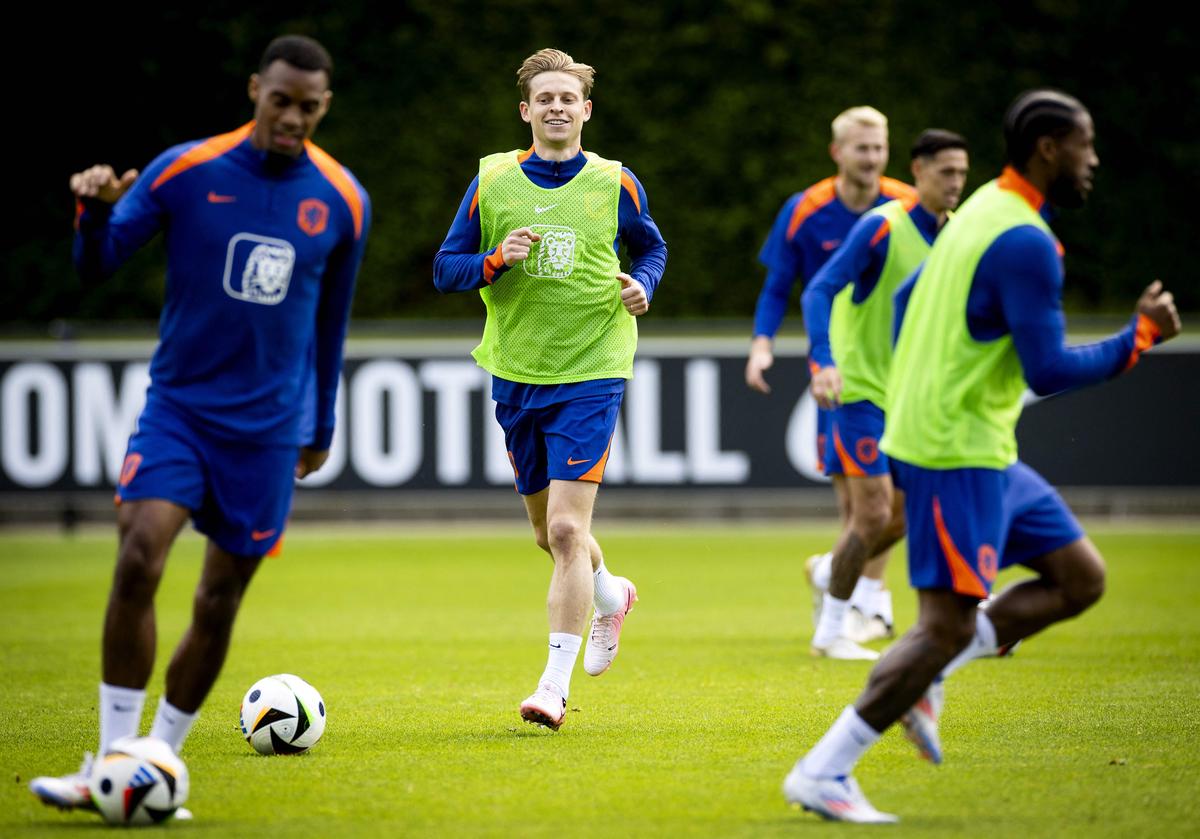 De Jong keert terug naar de training bij het Nederlands elftal ter voorbereiding op het EK van 2024