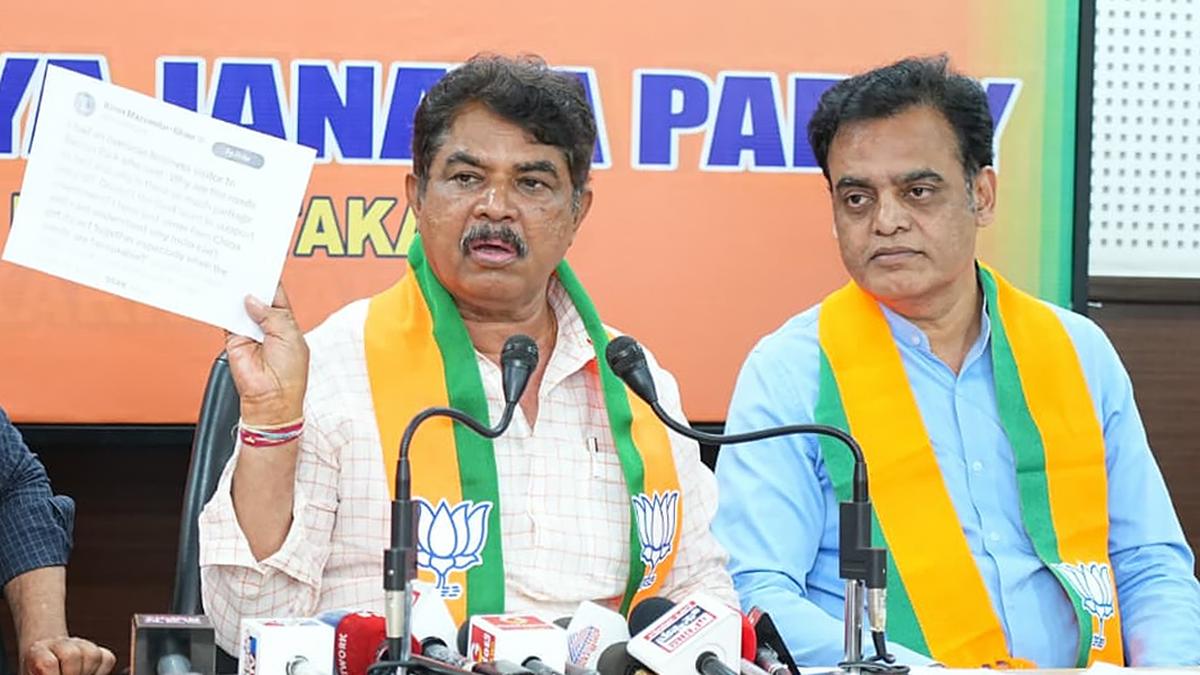 ‘Did Rajiv Gandhi call MLAs’ meeting before removing Veerendra Patil?’