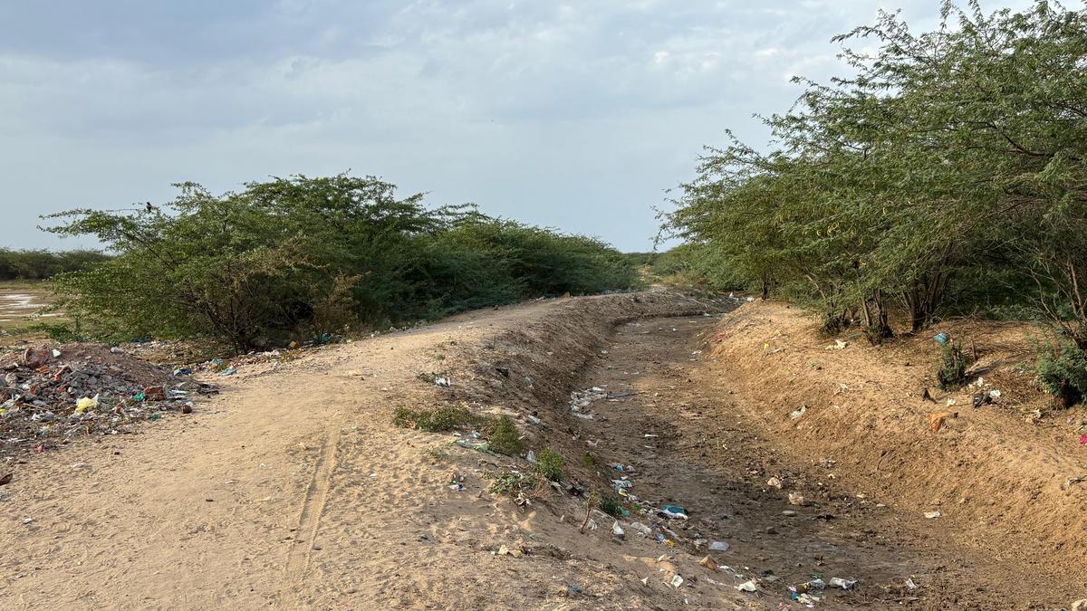 Fisherfolk of Chinnamed seek road access to burial ground
