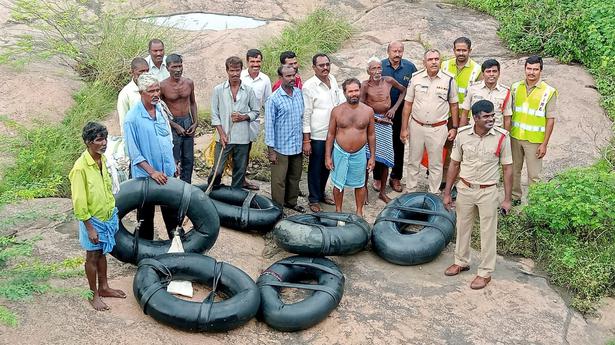 Police rescue six fishermen stranded in swollen Manjeera river
