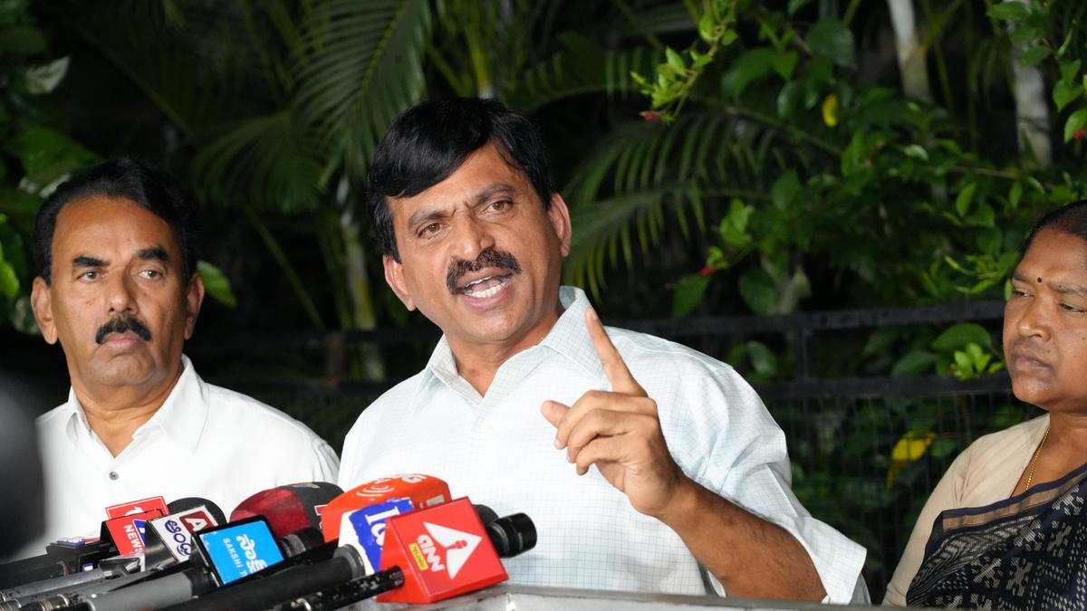 Congress Ministers hit back at KCR, accuse him of failing to stomach Praja Palana