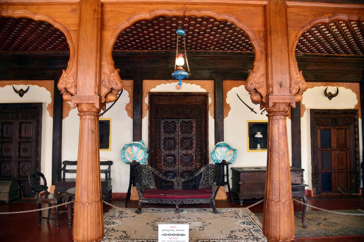 Darbar Hall of Mudhol Palace, reconstructed at the Hasta Shilpa Heritage Village Museum in Manipal. Darbar Hall of Mudhol Palace, reconstructed at the Hasta Shilpa Heritage Village Museum in Manipal.