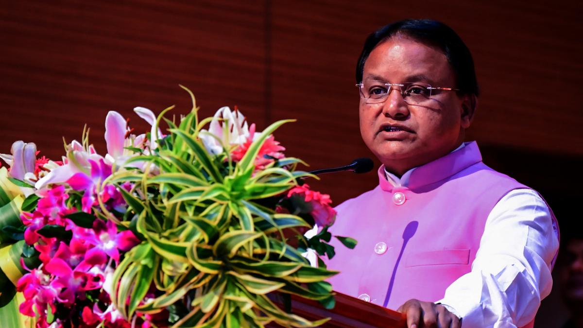 Odisha CM asks IPS officers to receive women with complaints cordially at police stations