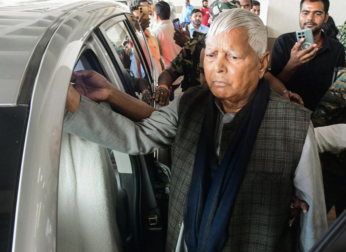 SC allows Lalu Prasad to raise plea of prior sanction during trial