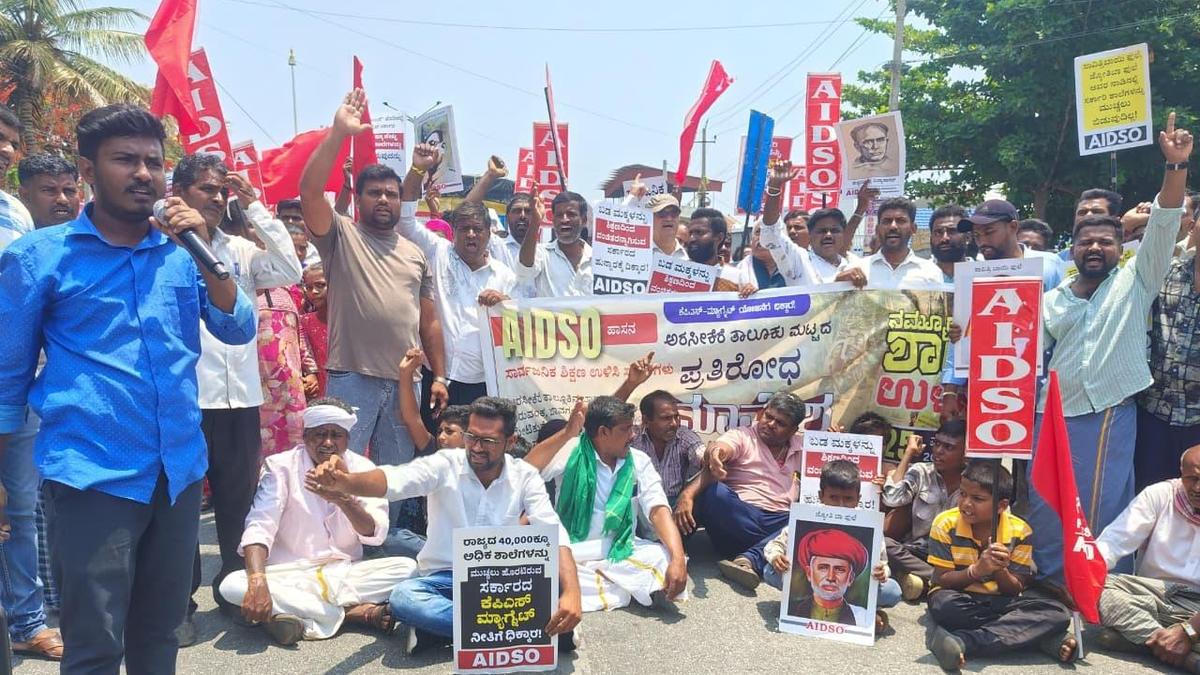 Protest in Arsikere against move to merger of schools