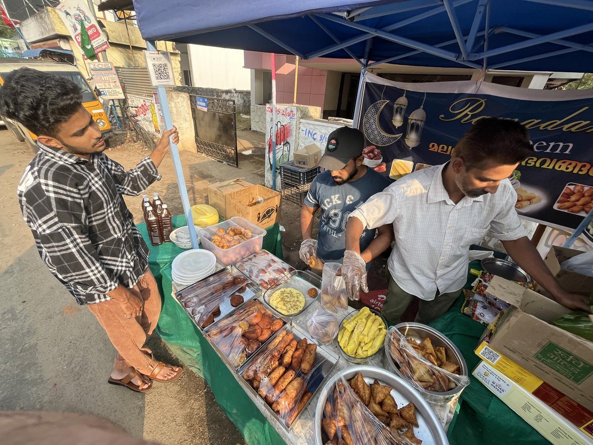 A make-shift stall selling iftar snacks at Vallakkadavu