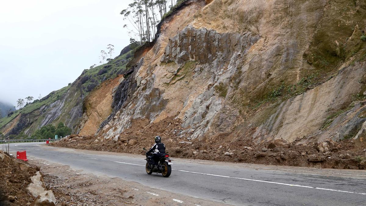 Night travel, roadside parking banned on Idukki’s Gap Road