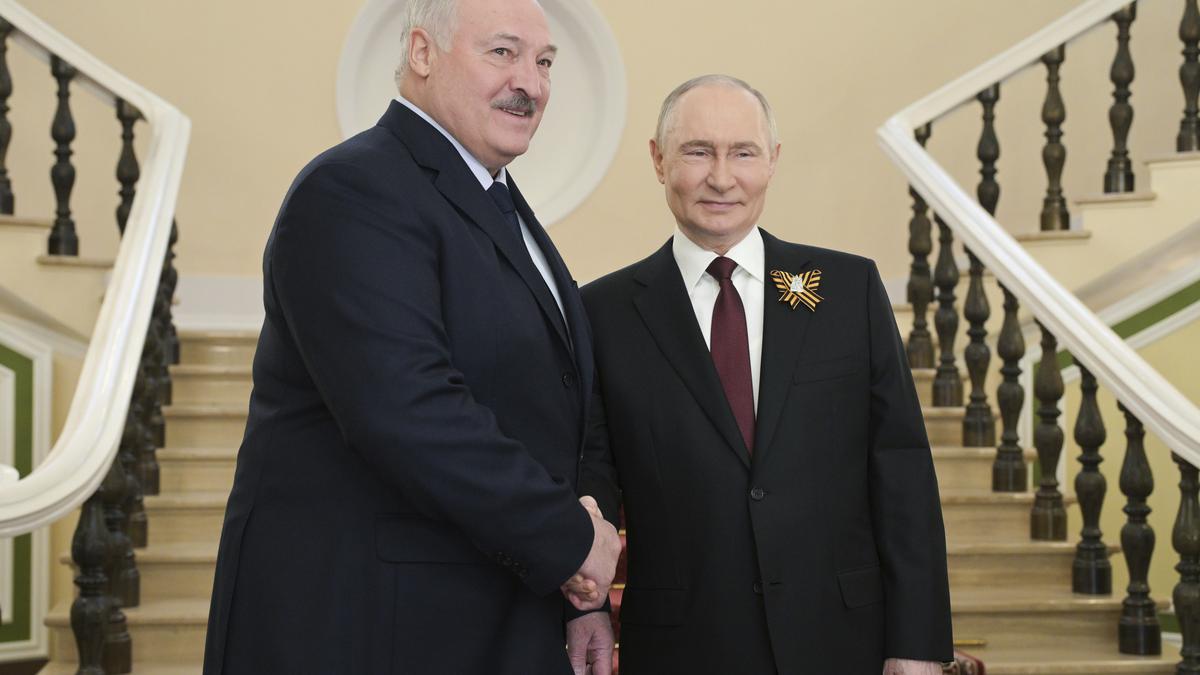 https://th-i.thgim.com/public/incoming/pv15pu/article69630489.ece/alternates/LANDSCAPE_1200/Russia_Victory_Day_83648.jpg