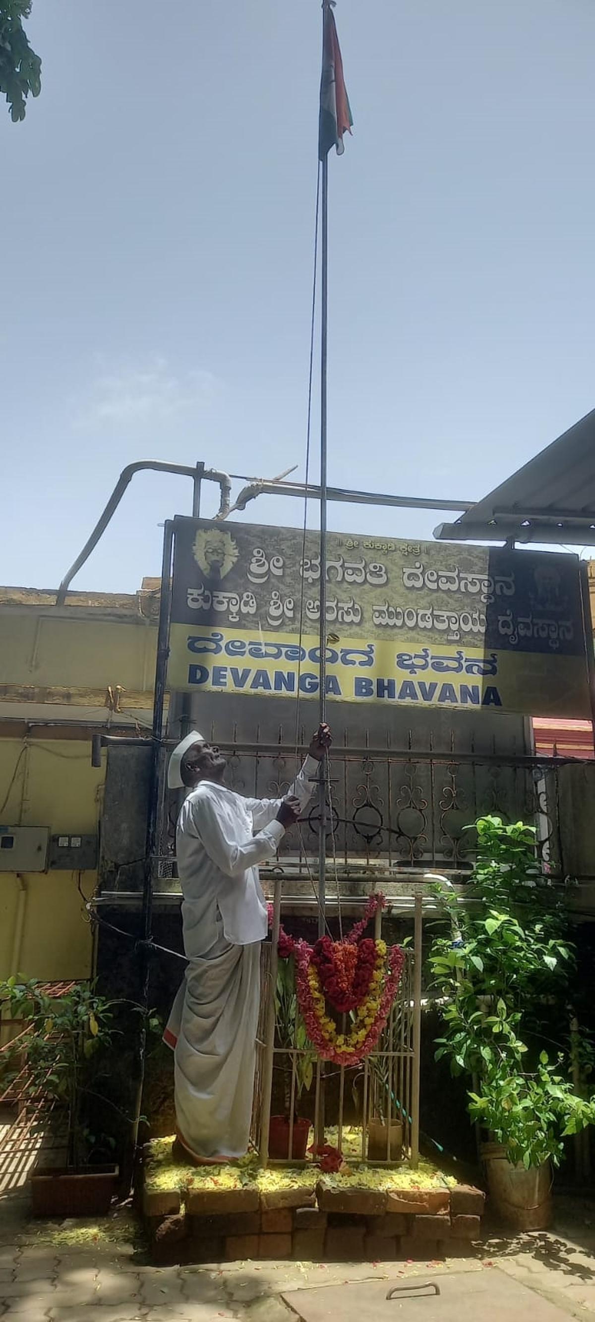 What inspired Mangaluru man to hoist tricolour every day The Hindu