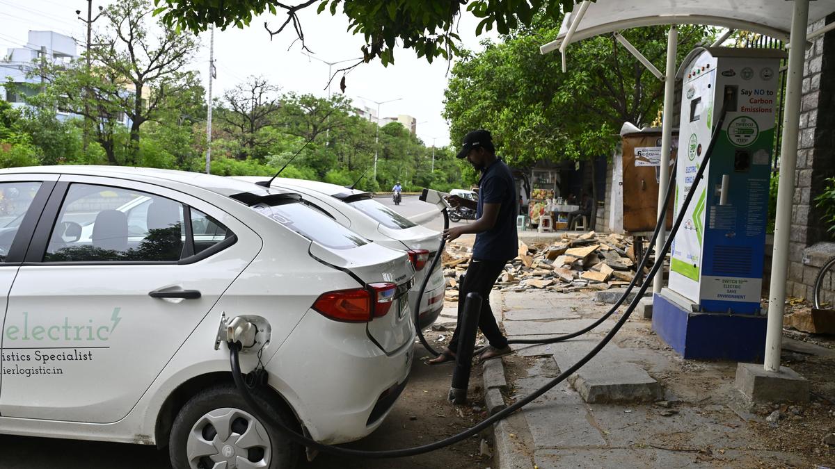 Ponnam seeks Centre’s support to set up EV charging stations, augment transport infrastructure in Telangana