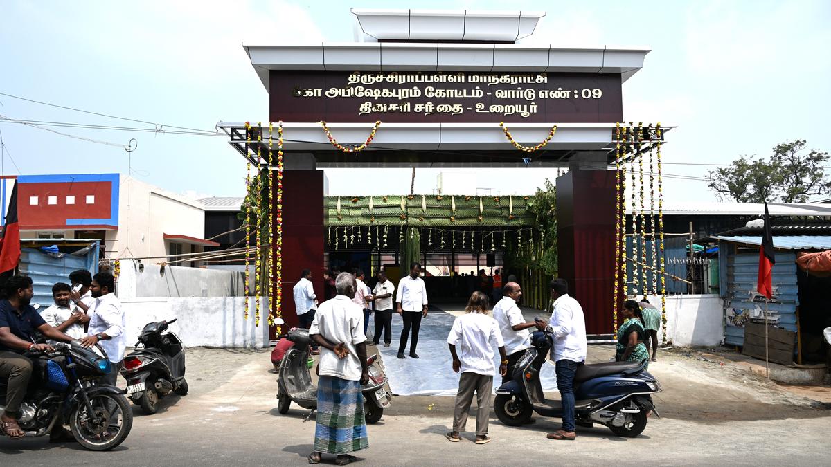 Minister Nehru inaugurates new daily market at Woraiyur