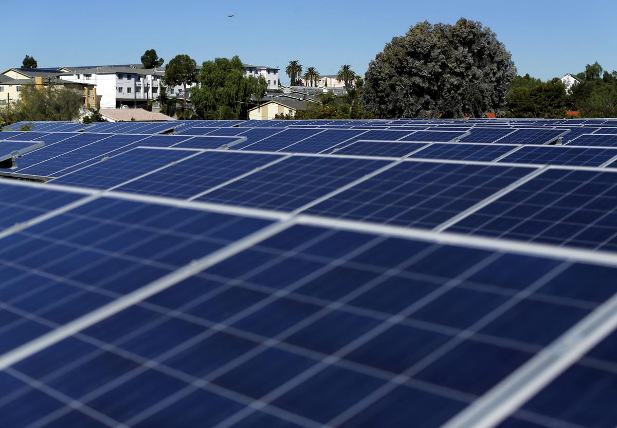 Could solar and batteries power your home when the electricity grid goes out?