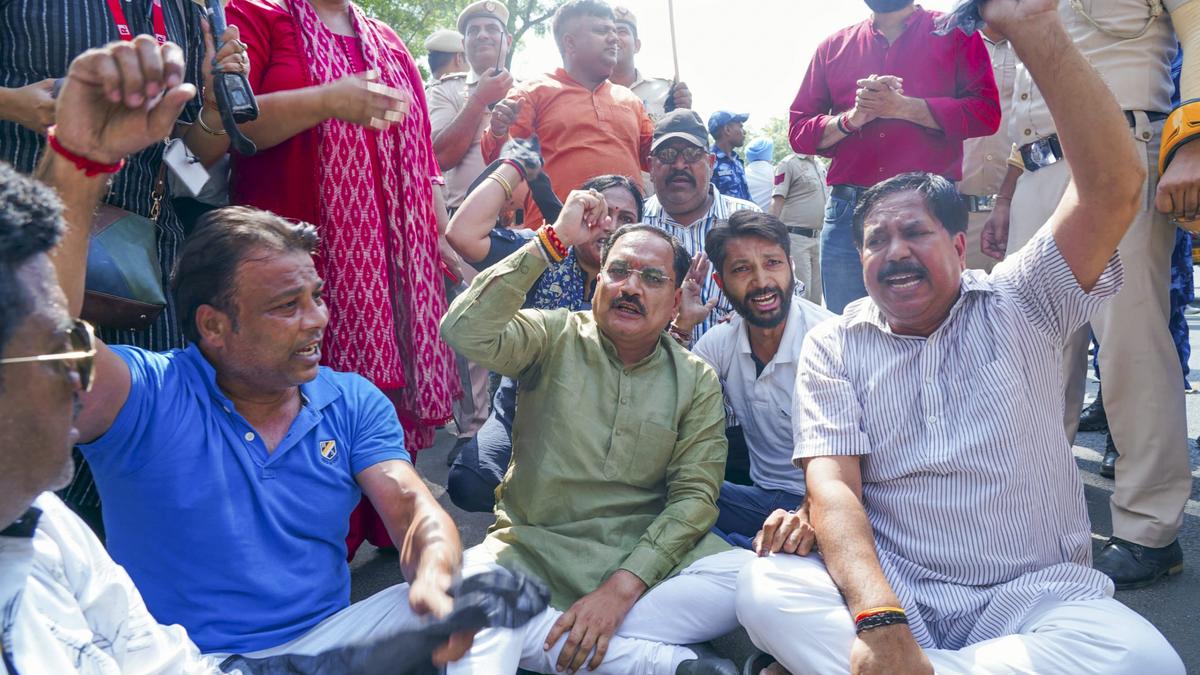 BJP workers protesting Kejriwal's visit to Rajghat detained