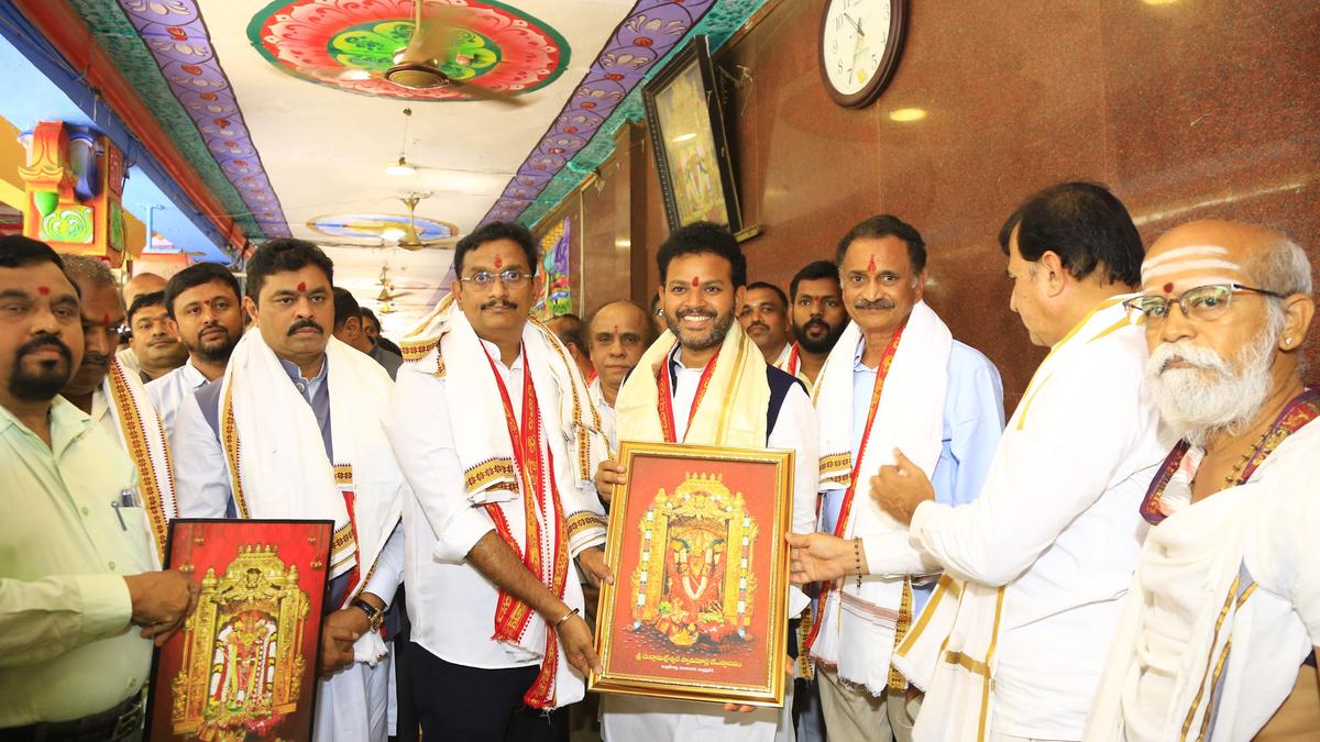 Rammohan Naidu offers prayers at Kanaka Durga temple