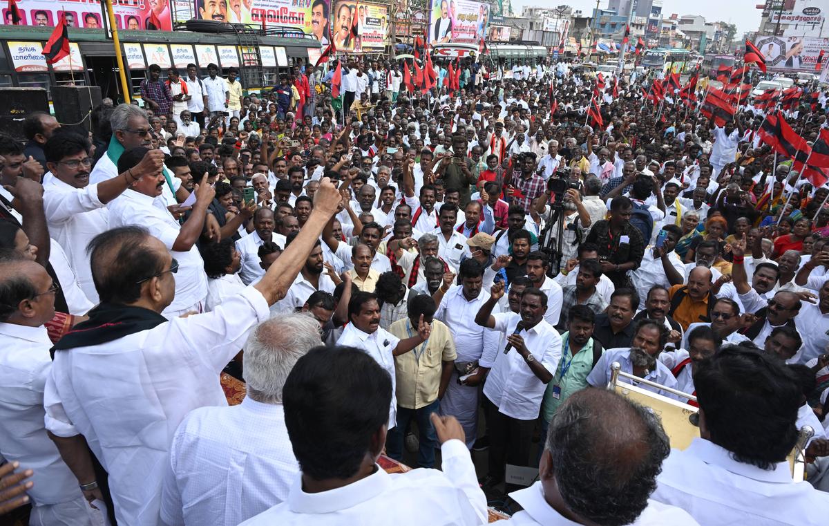 Marumalarchi Dravida Munnetra Kazhagam leader, Vaiko, staging a protest at Melur taluk against the proposed project in Madurai.