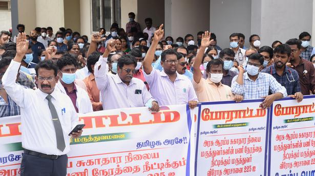 Doctors protest increase in working hours