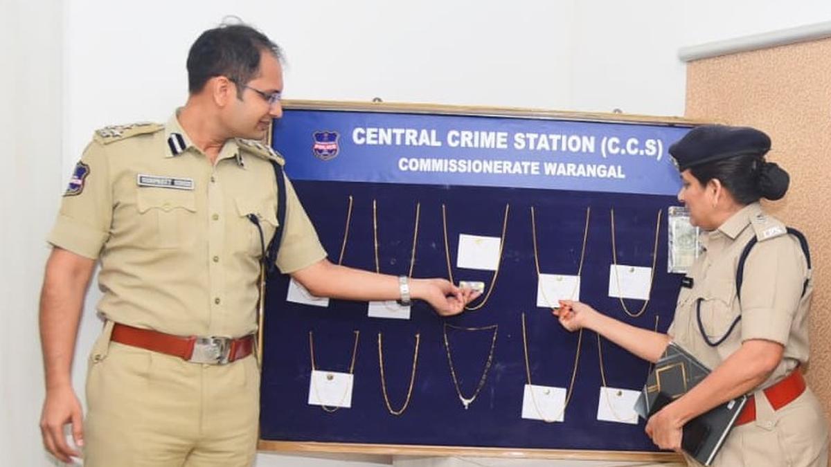 Police arrest chain snatcher, recover ₹23.5 lakh worth gold ornaments