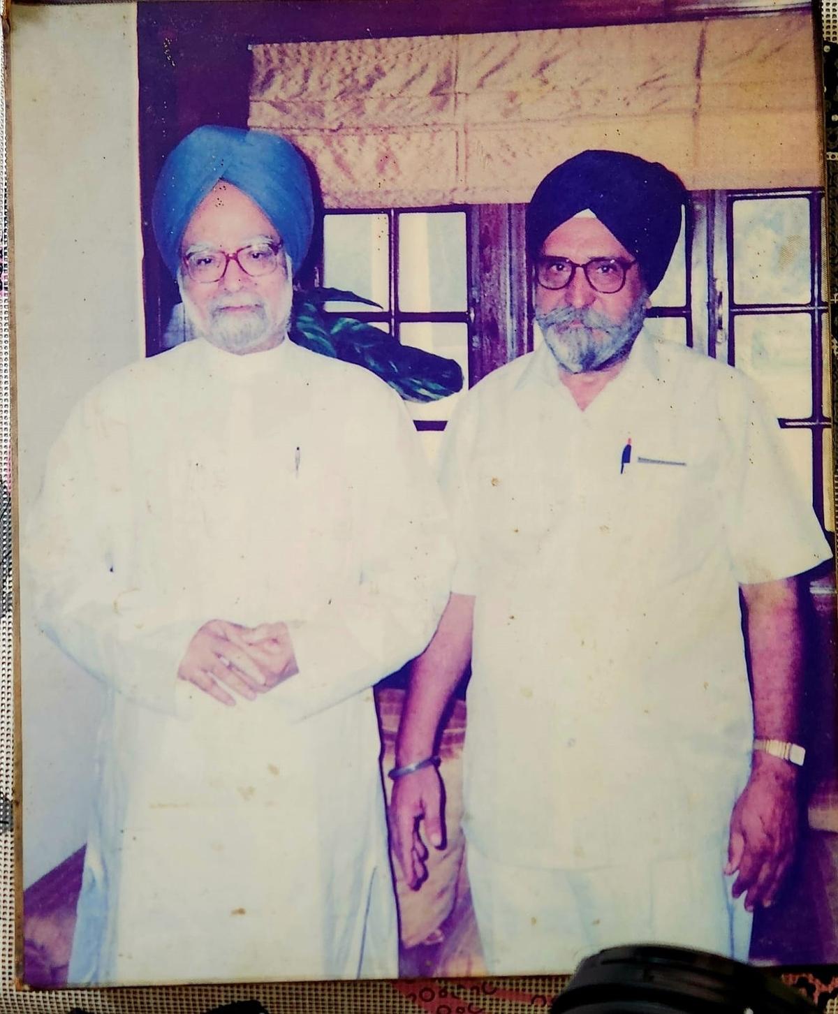 Former Prime Minister Manmohan Singh with Harnam Singh Kohli whose wife Harpreet Kaur is the younger sister of his wife Gurusharan Kaur.