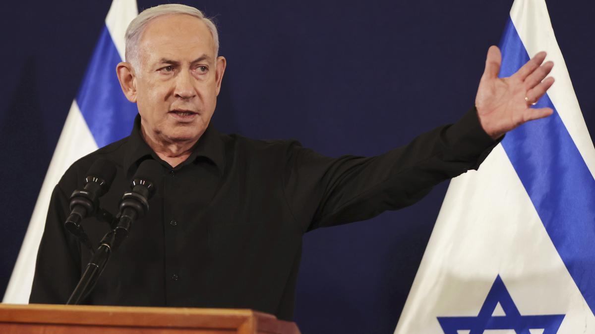 Netanyahu in a rare apology says he was wrong in criticising security apparatus