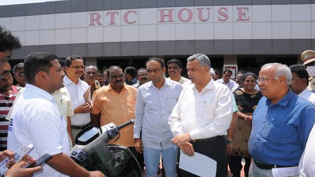 Vijayawada: APSRTC MD inaugurates electric two-wheeler expo