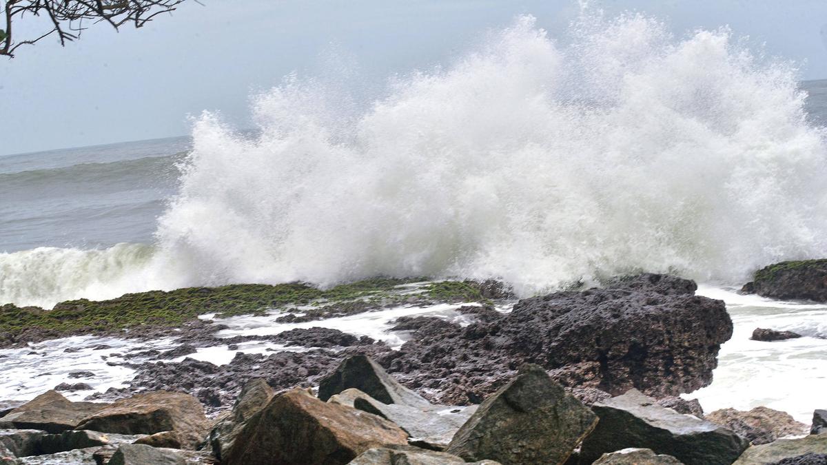 INCOIS calls for suspension of beach tourism activities in South Kerala, South TN and Lakshadweep Islands till Wednesday 11.30 pm