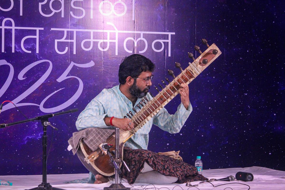 Ayan Sengupta is currently training under Pt. Partha Chatterjee and Pt. Ajoy Chakraborty