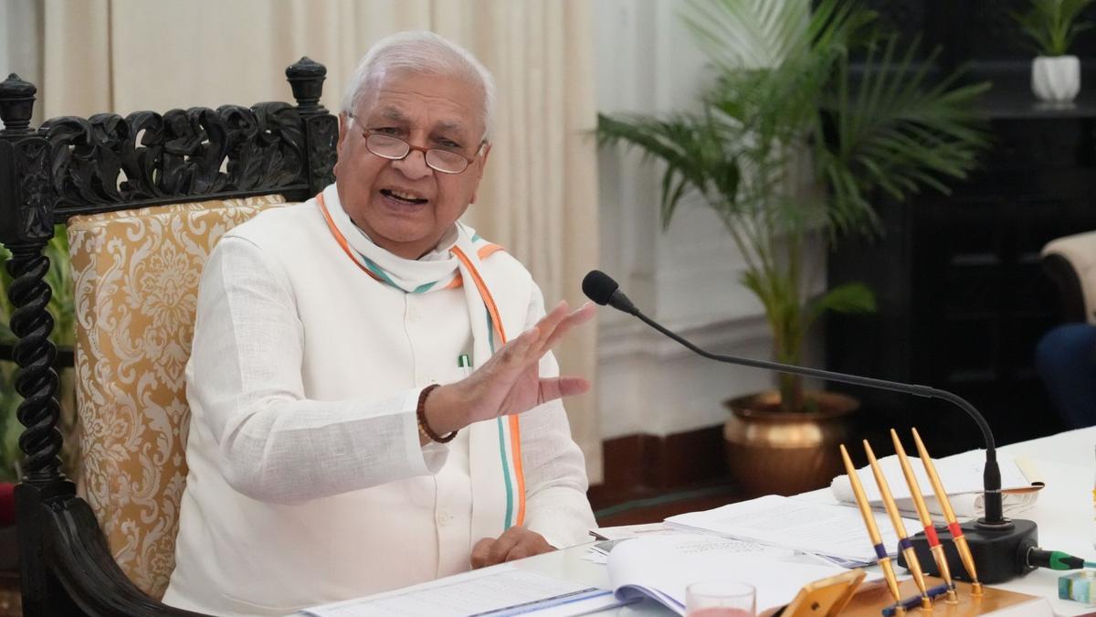 Governor chairs review with V-Cs, calls for committee to resolve university issues