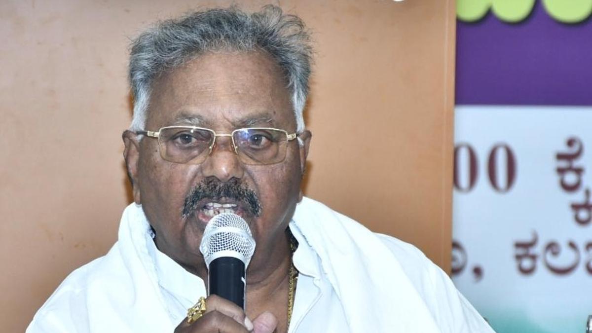 Guttedar alleges delay in compensation for farmers in Walwandwadi lake project