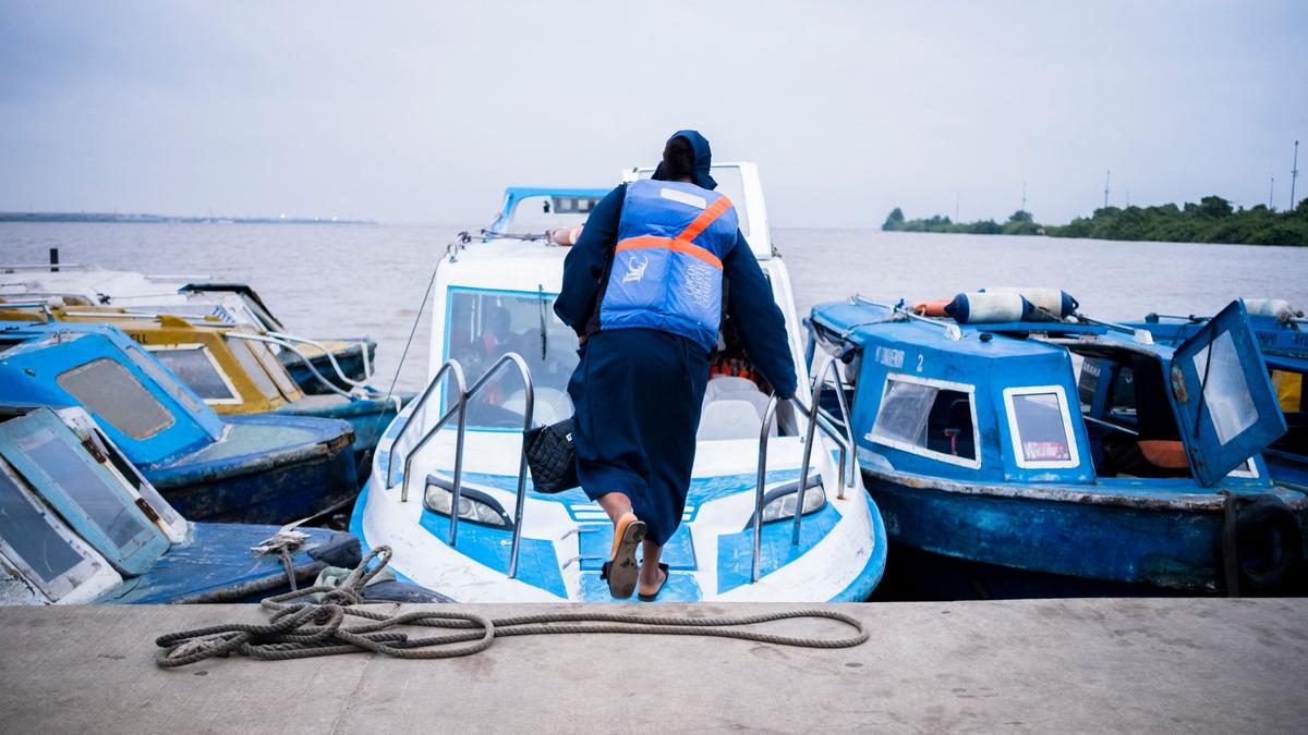 Many people are missing after a boat capsizes in Nigeria, authorities say