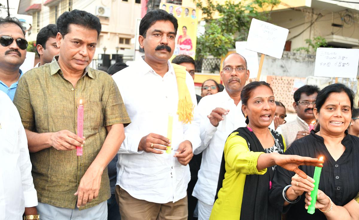 Former TDP MP K. Narayana, MLA B. Prasad booked for staging protest