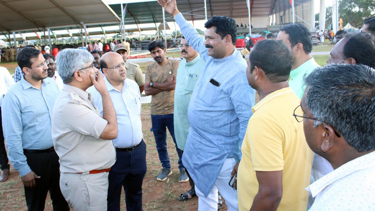 Minister inspects preparations for CM’s programme in Koppal today