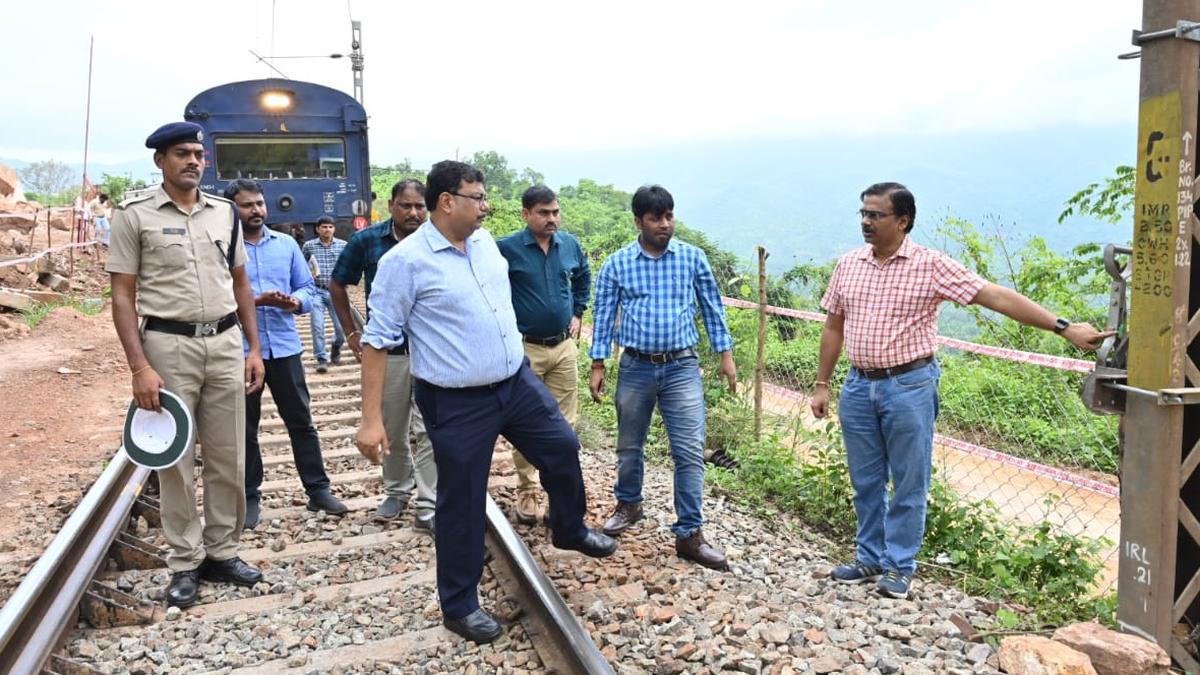 Waltair Divisional Railway Manager conducts safety inspection in Kottavalasa-Sivalingapuram section of KK line