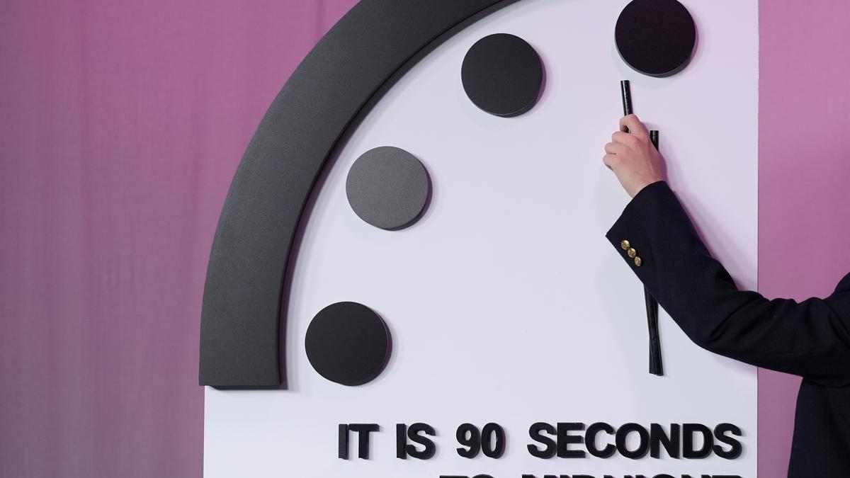 Atomic scientists keep 'Doomsday Clock' as close to midnight as ever