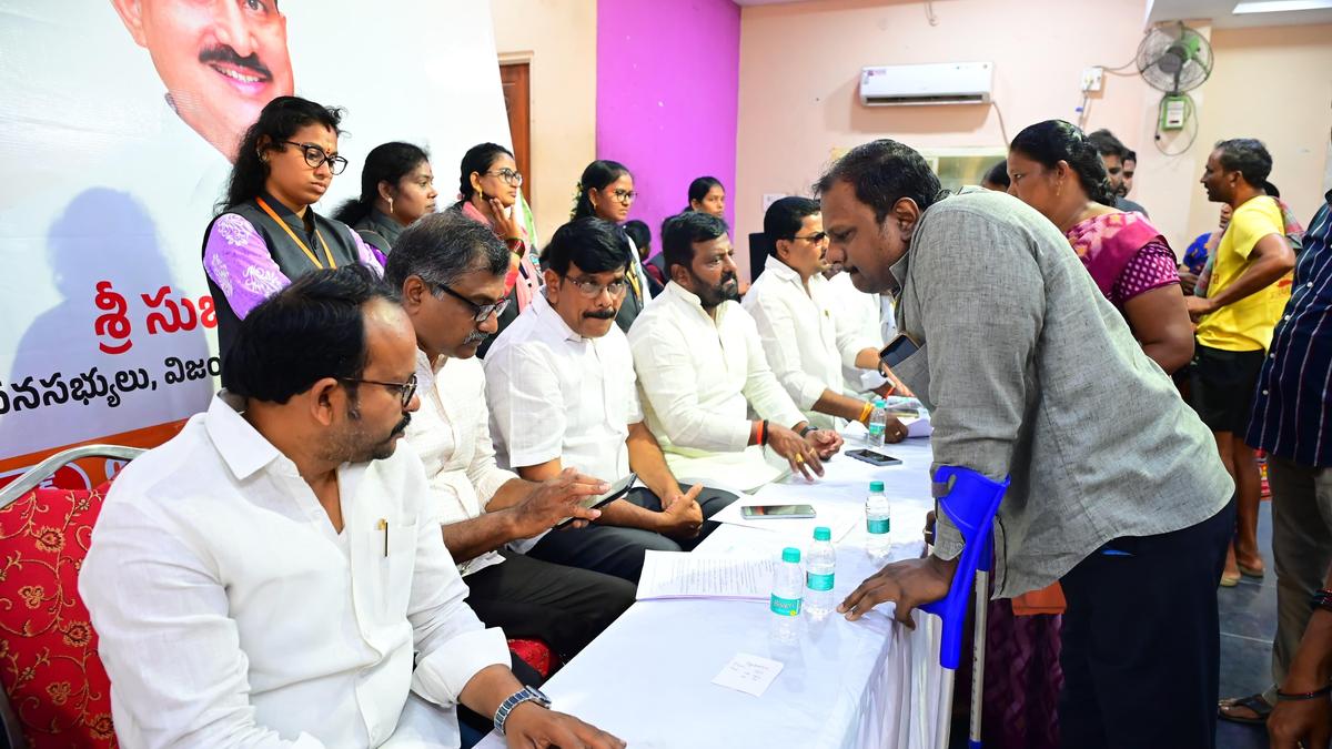 989 grievances registered during Praja Darbar in Vijayawada West