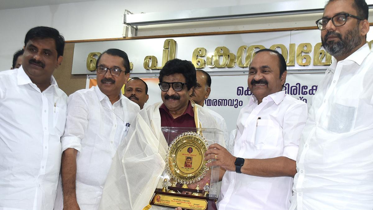 Satheesan all praise for Muneer&rsquo;s anti-RSS stand