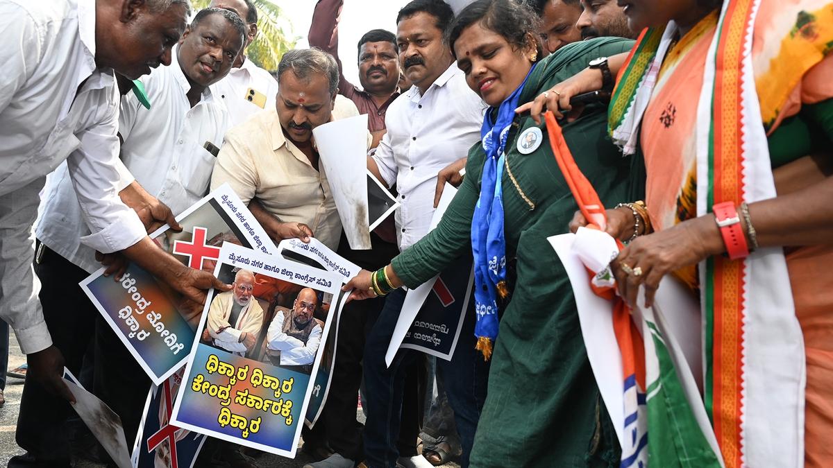 Congress takes out protest rally demanding ouster of Home Minister Amit Shah