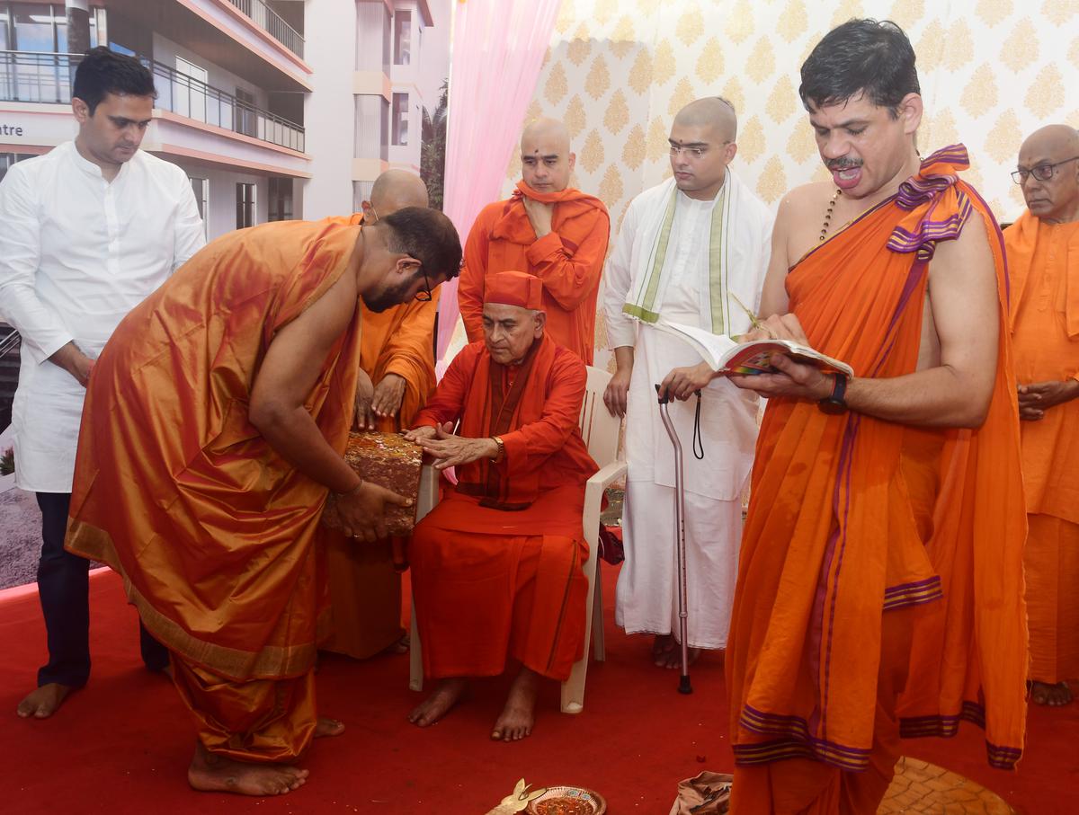 Swami Gouthamanandaji, Vice President of Ramakrishna Mutt and Ramakrishna Mission, Belur Mutt lays the foundation stone of Amrita Bhvan at the Diamond Jubilee celebrations of Ramakrishna Mutt, Mangaluru.