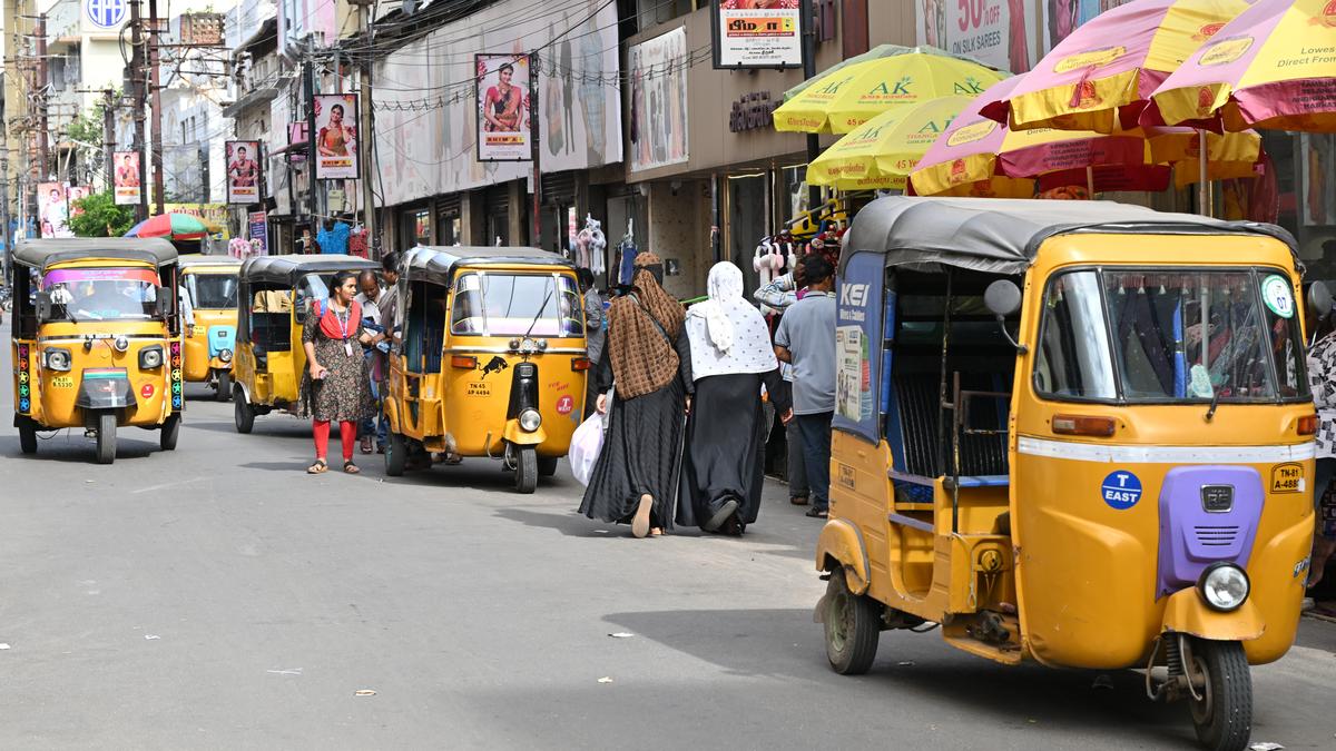 Haphazard parking of autorickshaws chokes shopping centres in Tiruchi