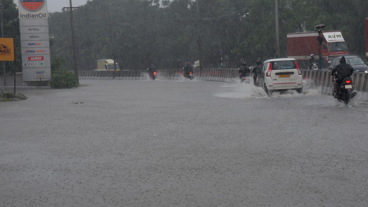 Downpour forces industrial units to suspend operations in Chennai