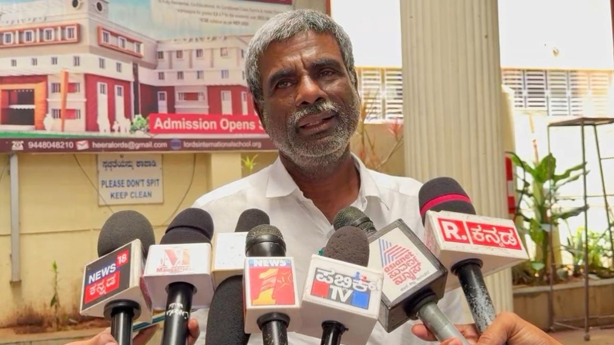 Karnataka government has insulted teachers by withholding best principal award, say BJP leaders