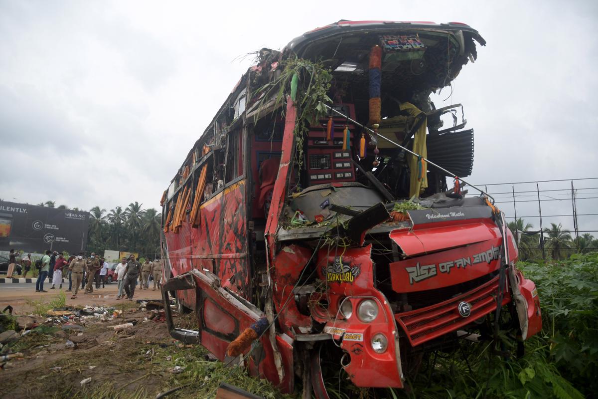 tourist bus accident kerala today