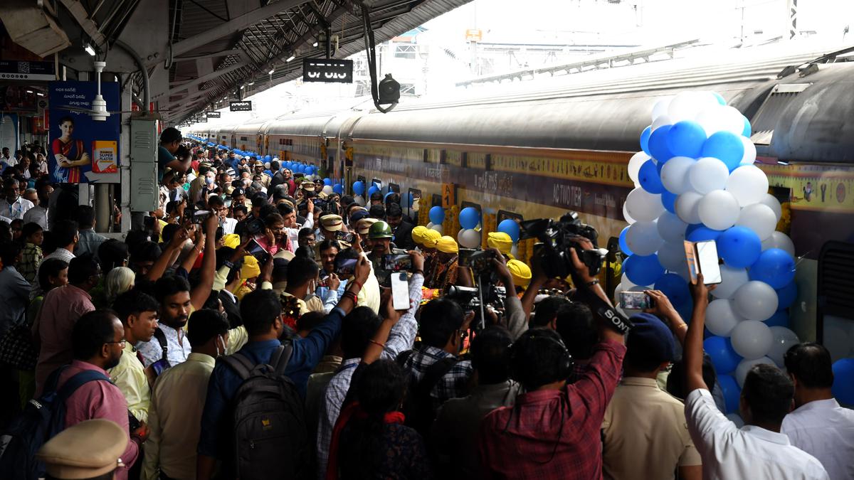 First ‘Bharat Gaurav’ Express train to Ayodhya-Kashi gets overwhelming response from passengers