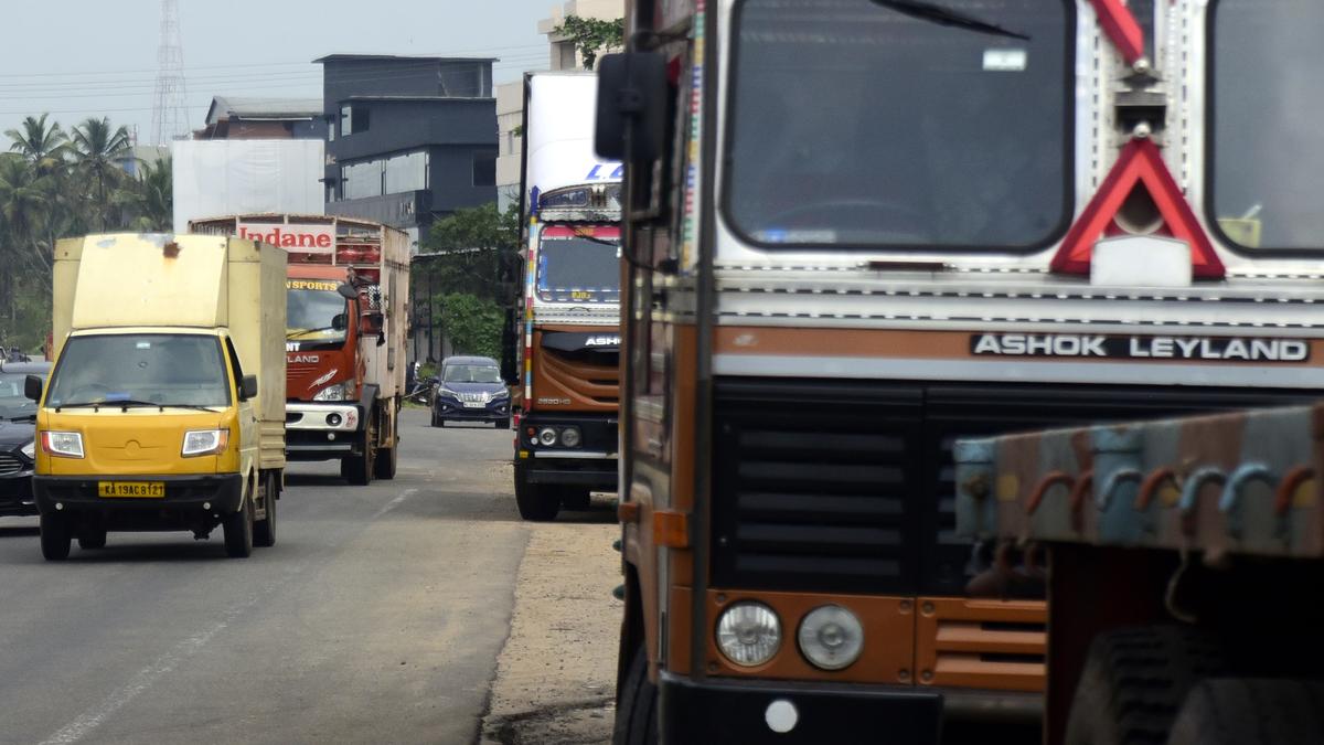 Hazardous parking along highways at night poses a threat to motorists in Kozhikode