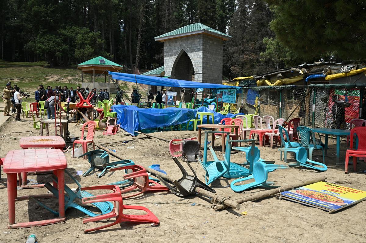 Terrorists mingled with crowd, herded them  towards armed members who killed tourists at Baisaran