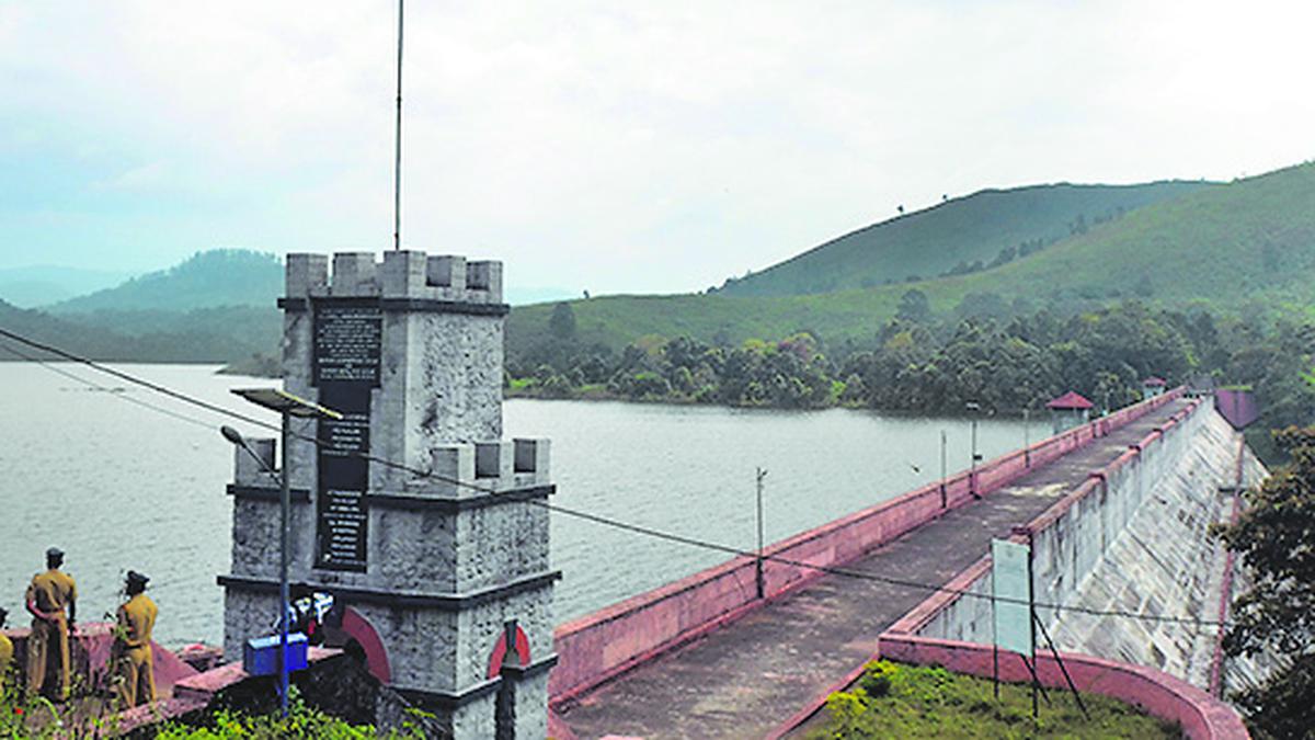 Water level in Mullaperiyar dam stands at 137.55 feet