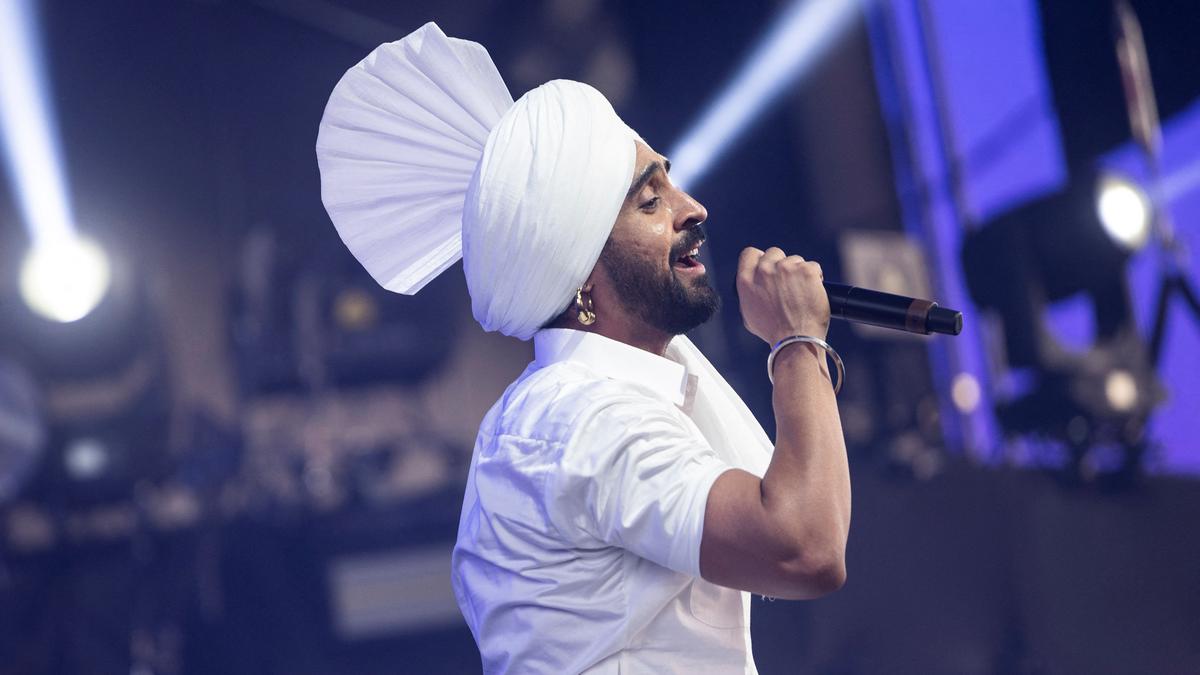 Diljit Dosanjh dedicates Guwahati concert to former prime minister Manmohan  Singh