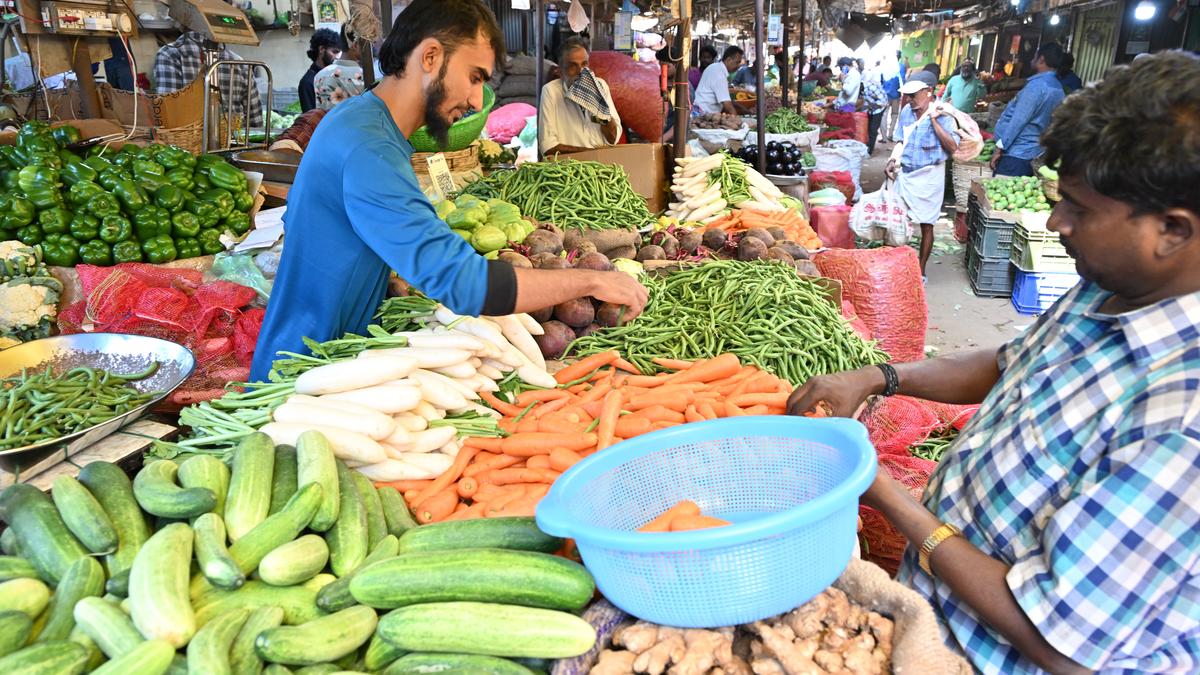 Vegetable prices plummet at wholesale markets in Coimbatore