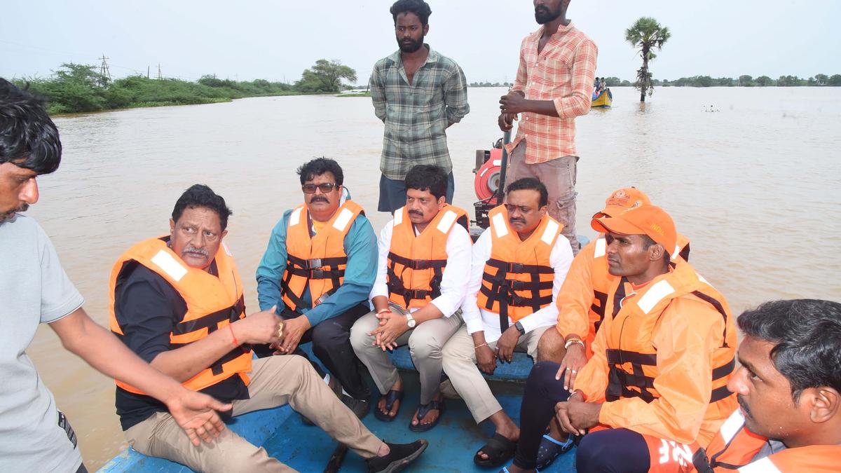 A.P. floods: About 2.37 lakh people affected in Krishna district